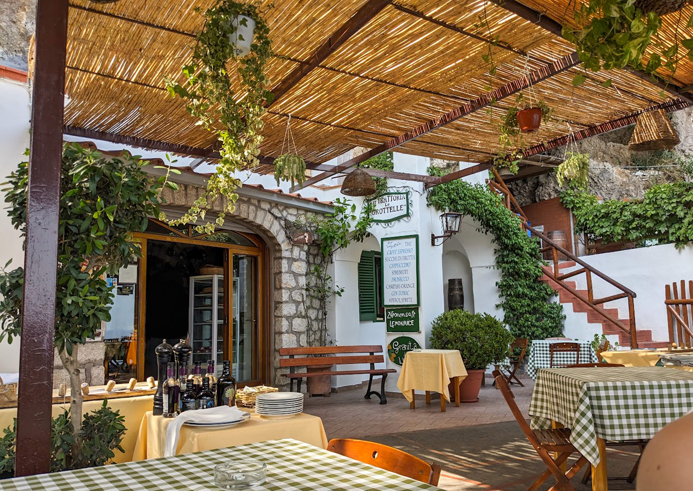 Restaurant Le Grottelle on Capri: Cooking in caves, by the Natural Arch