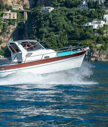 Tour privato di Capri in barca  - Jeranto 7,50