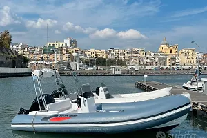 Gommone a noleggio a Capri (senza marinaio)