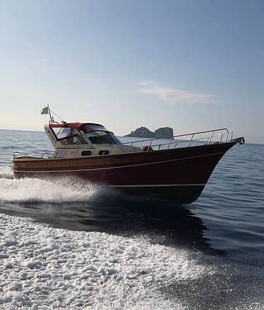 Shared Gozzo Boat Capri Tour from Positano 