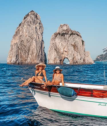 Tour of the Isle of Capri by Private Gozzo Boat