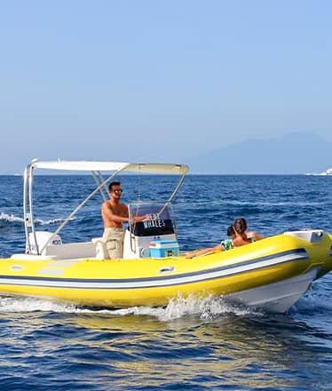 Capri rubber dinghy rental (40 hp, no license required)