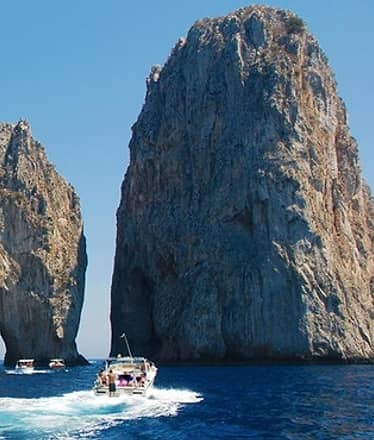 Noleggio gommone a Capri, con patente nautica