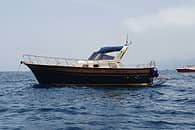 Tour privato di Capri in barca, su gozzo Aprea Mare 32