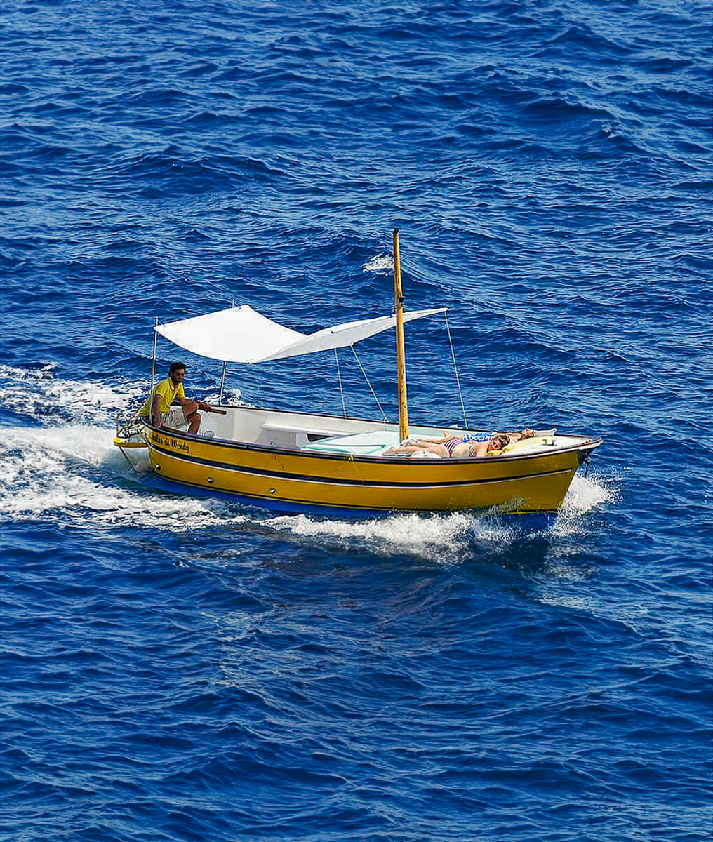 Capri 6-meter gozzo boat rental (no boating license required