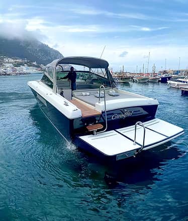 Capri Tour via Itama 38 Speedboat