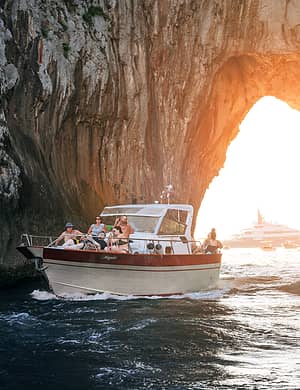 Tour in barca di Capri al tramonto e di notte 