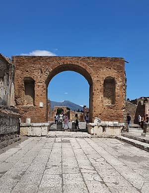 Pompeii Guided Tour, entrance fee + lunch included