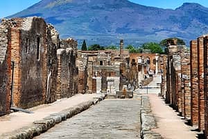 Pompeii and Vesuvius Guided Tour, entrances + lunch