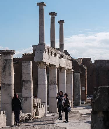 Private Transfer from Sorrento to Rome + Pompeii