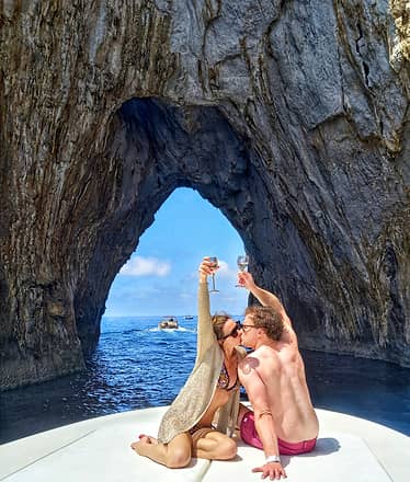Luxury Tour a Capri e sosta pranzo a Nerano con Motoscafo  