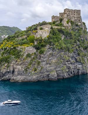 Transfer privato da Sorrento a Ischia in barca luxury