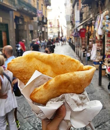 Tour privato di Napoli: arte e pizza fritta!