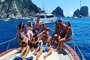 Tour in barca a Capri (di gruppo)
