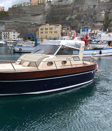 Private Day Cruise to Positano, Li Galli, and Nerano 