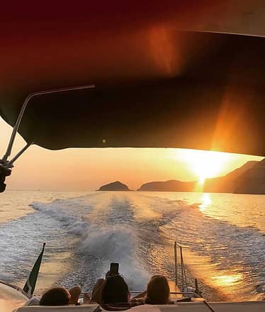 Tour privato in barca all'alba, a Capri o Sorrento