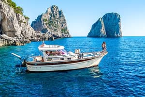 Capri tour + pranzo a Nerano: giornata in barca privata