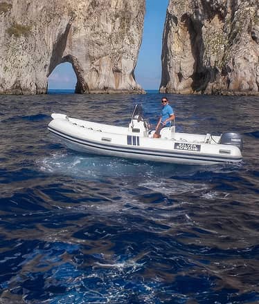 Gommone a noleggio a Capri (senza skipper né patente)