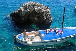 "Divine Capri": tour privato in barca attorno all'isola