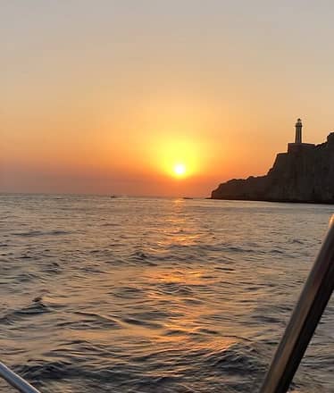 I'll Follow the Sun: tour in barca di Capri al tramonto
