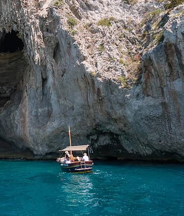 Giro ai Faraglioni di Capri in barca privata