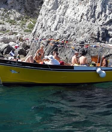 Gozzo 10 metri: noleggio con marinaio a Capri