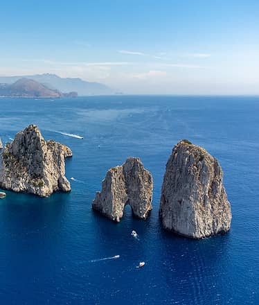 Tour attorno all'Isola di Capri in motoscafo cabinato