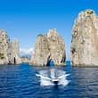 Tour attorno all'Isola di Capri in motoscafo cabinato