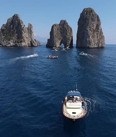 Capri, giornata in barca su gozzo con skipper