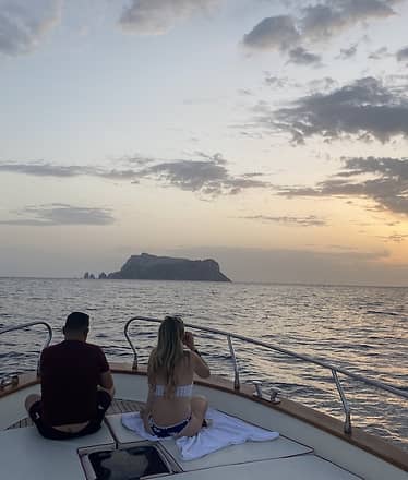 Tour privato in barca al tramonto a  Sorrento