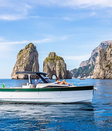 Water taxi da e per Capri in barca privata