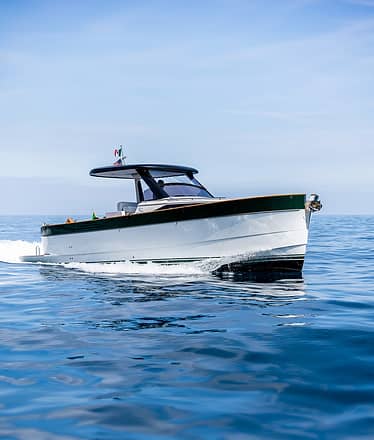 Water taxi da e per Capri in barca privata