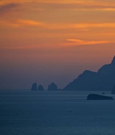 Giro in barca dell'isola di Capri al tramonto!