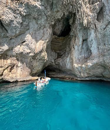 Tour privato in barca di Capri, intera giornata