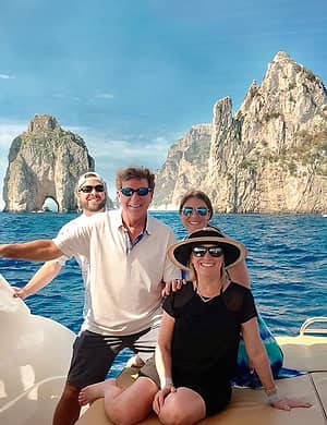 Capri Vibes: tour dell'isola in barca, intera giornata