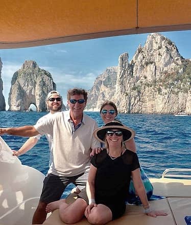 Capri Vibes: tour dell'isola in barca, intera giornata