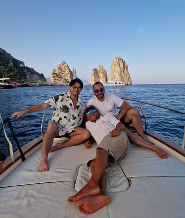 Private boat tour of Capri with drinks included