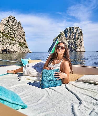 Transfer in barca ai beach club di Capri