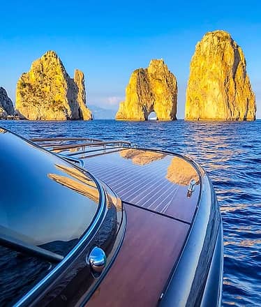 Esperienza di Lusso: Transfer Esclusivo con Motoscafo Riva 44 da e per Capri