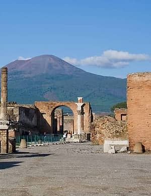 Tour Pompeii archeological park (2 hours) with authorized guide