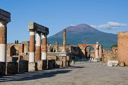 Pompeii archeological park with authorized guide (English)