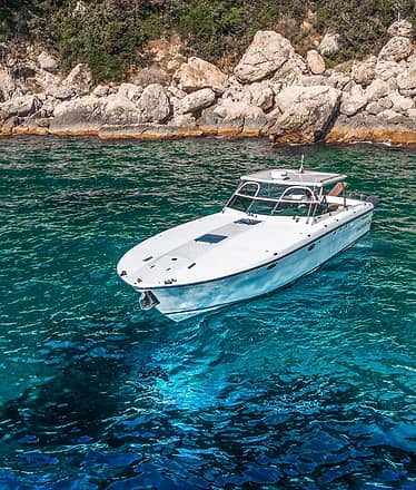Exclusive Tour by Itama 38 Speedboat around Capri