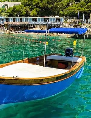 Traditional wooden boat (without licence)