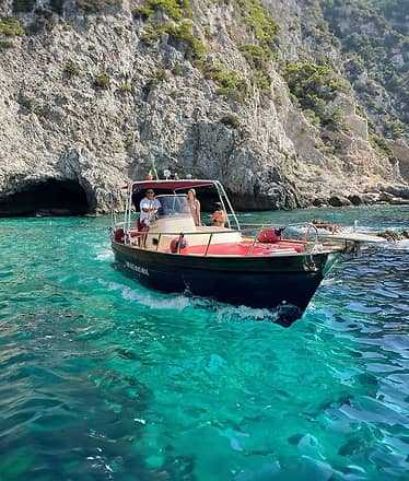 Tour of Capri on a Gozzo from Marina Piccola 
