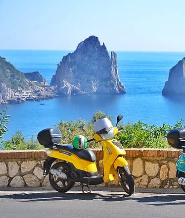 Prenota online uno scooter a Capri