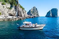 Transfer privato da o per Capri con giro dell'isola incluso