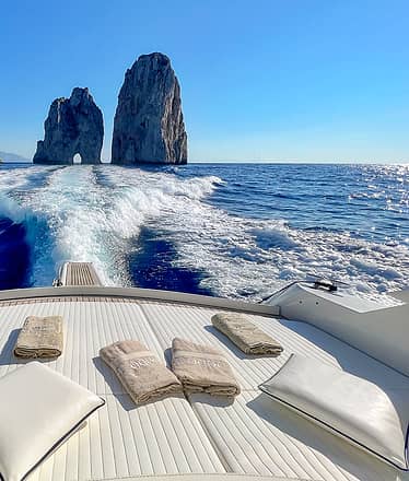 Transfer privato da e per Capri in motoscafo