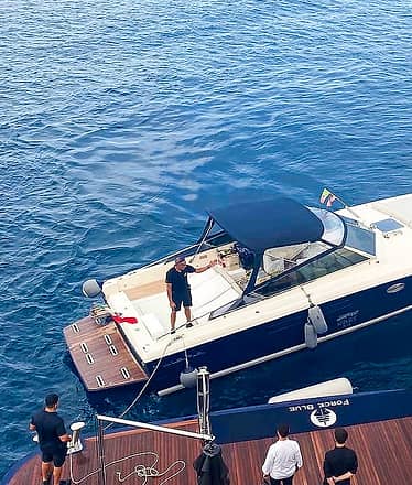 Transfer privato da e per Capri in barca di lusso