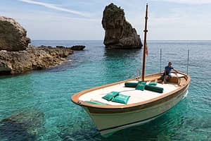 Island Boat Tour + Beach: the perfec day in Capri!