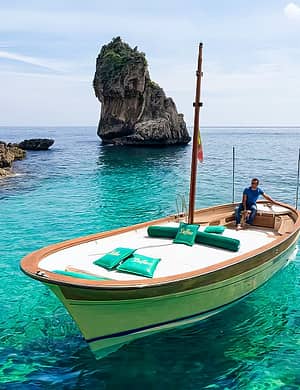 Island Boat Tour + Beach: the perfec day in Capri!
